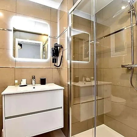 Authentic - 2br 8p - Palais Garnier Apartment *